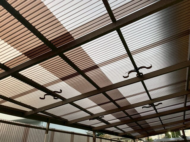 タキロンシーアイ製ポリカ波板の8尺の種類や色、価格を一挙紹介