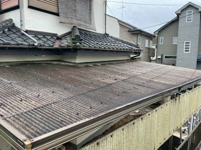 タキロンシーアイ製ポリカ波板の9尺の種類や色、価格を一挙紹介