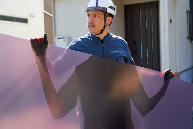 厚さ2mmのポリカ平板の特徴や販売している主なメーカー、費用例を紹介