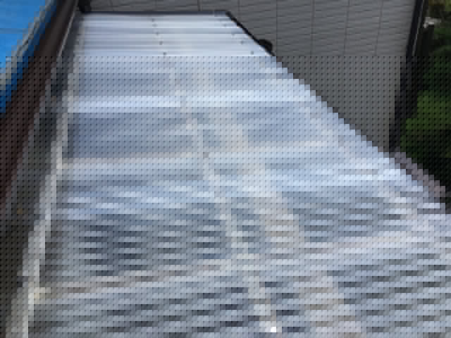 波板屋根が雨漏りする原因や修理方法、交換にはポリカ波板がおすすめな理由